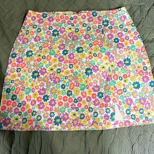 Teens size 8 skirt , has flowers everywhere and has hardly been worn